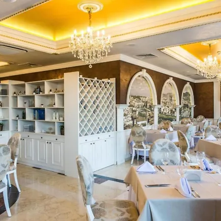 Golden Dream In Marina Apartment *