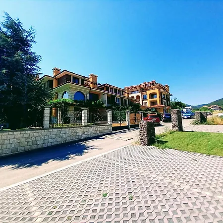 Golden Dream In Marina Apartment *